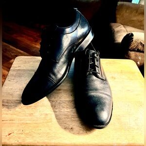 Cole Haans Men’s Sz.12 cap toe black dress shoe. Worn only a few times, nice!